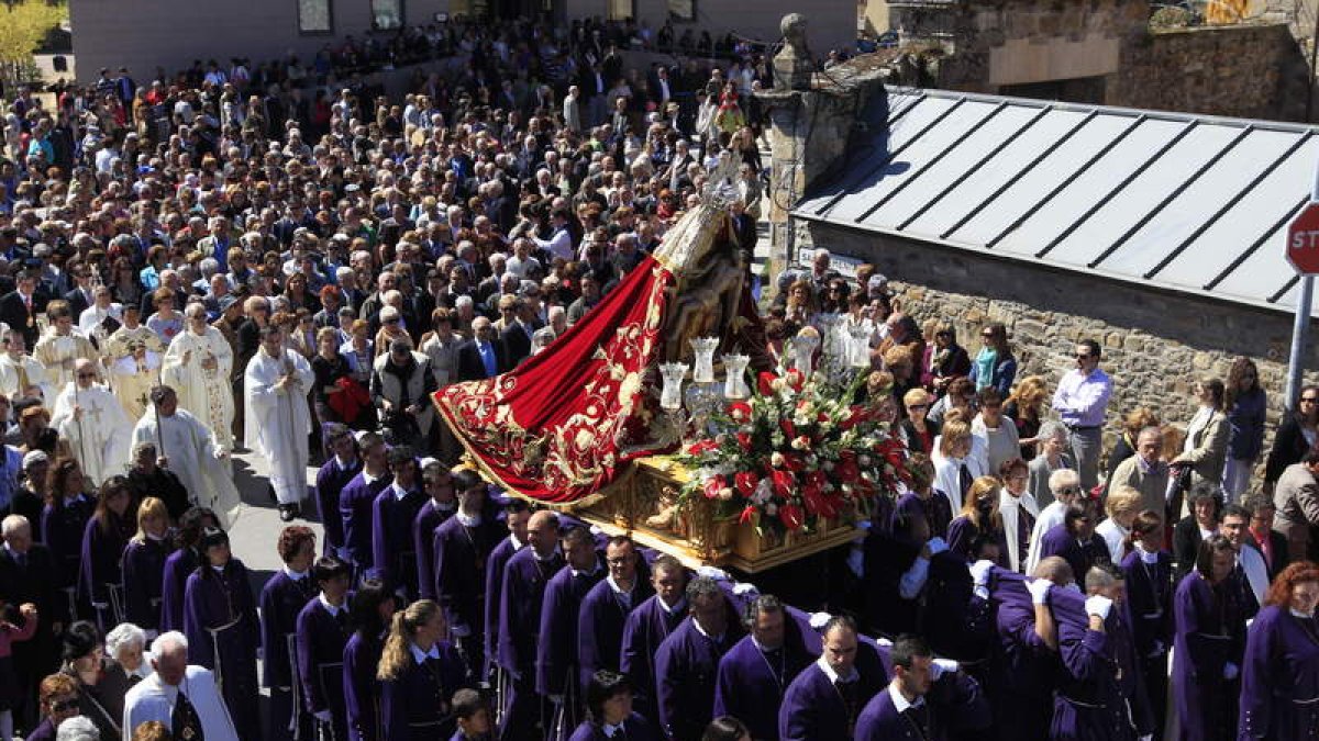 La procesión de la Virgen de las Angustias, uno de los actos más populares.