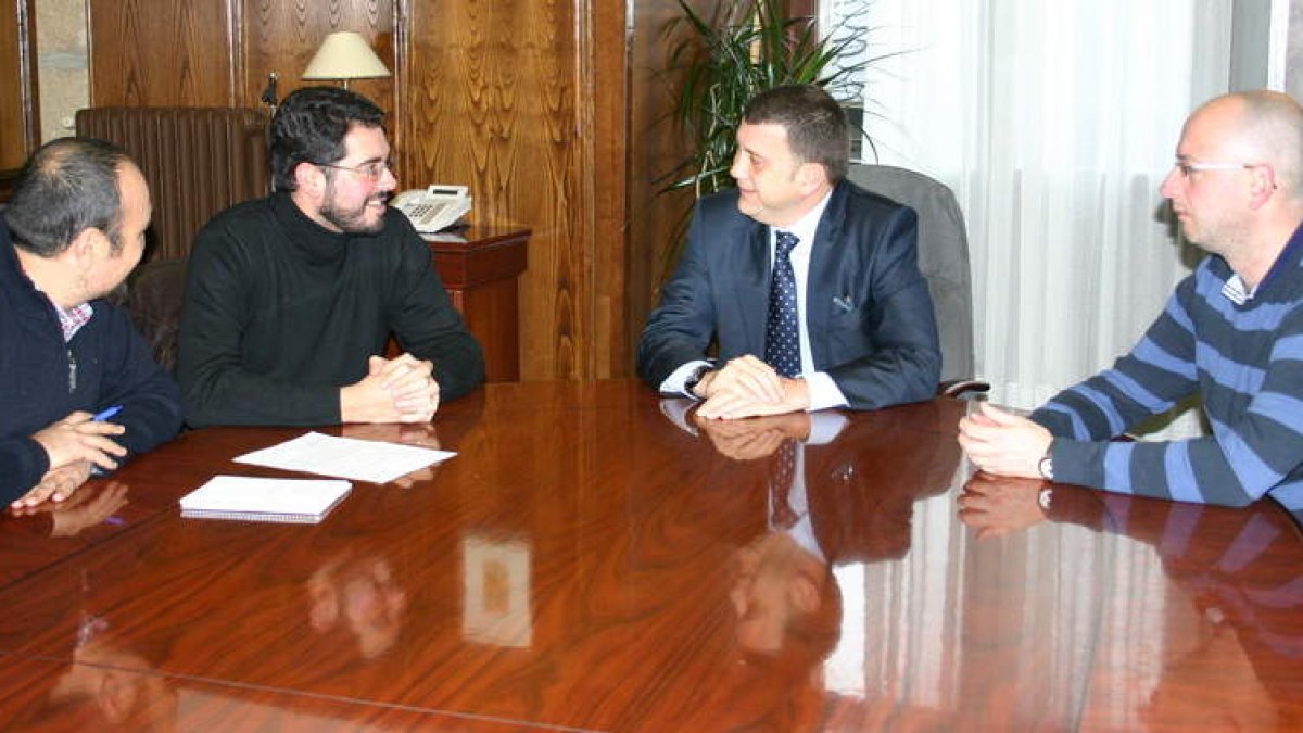 El encuentro en el despacho de la alcaldía entre Riesco y los portavoces del comité de la Ciuden transcurrió en clave muy cordial.