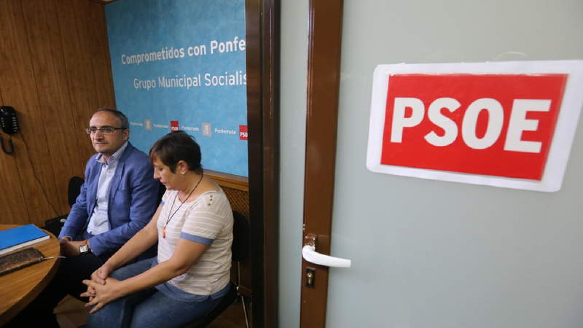 Los concejales socialistas en el Ayuntamiento de Ponferrada Olegario Ramón y Carmen Morán.