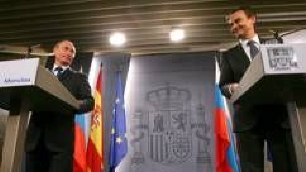Putin y Zapatero ayer, durante su rueda de prensa en La Moncloa