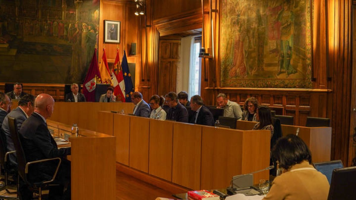 Pleno de la Diputación de León celebrado hoy. MIGUEL F. B.