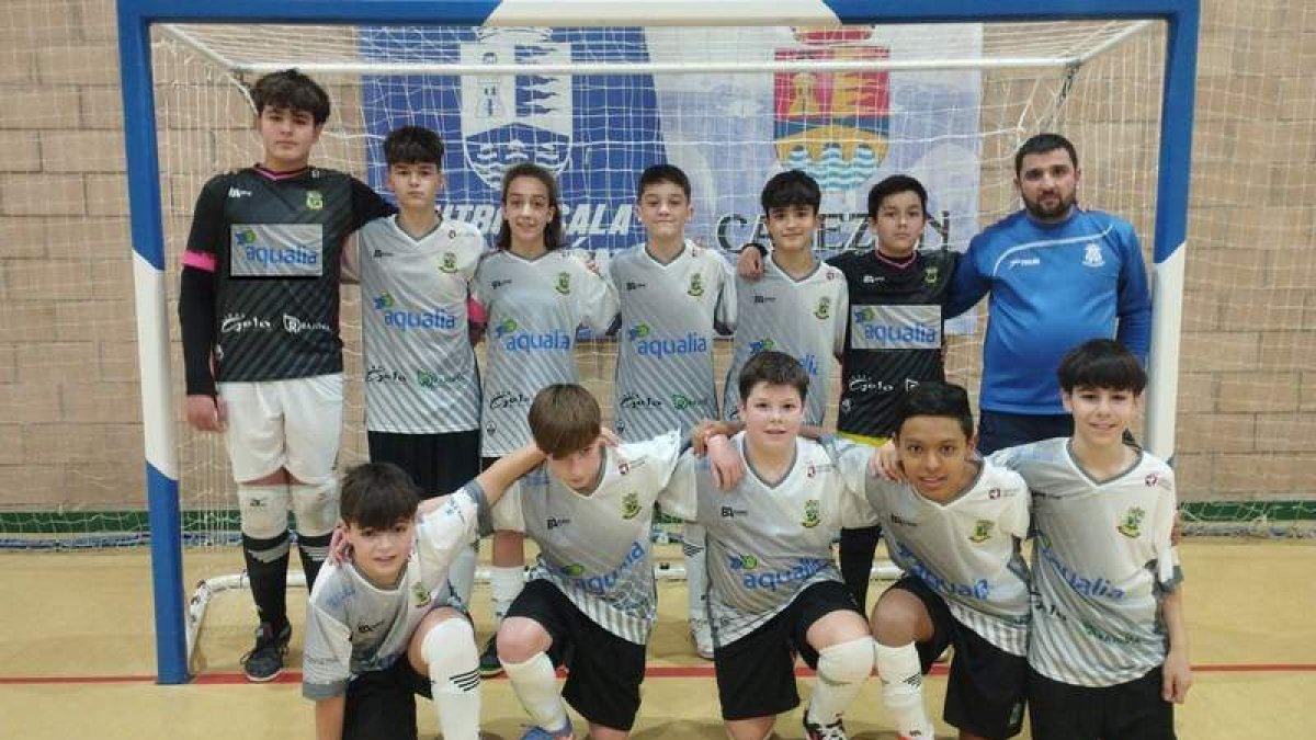 Formación del equipo de La Bañeza FS que milita en 1ª División Regional Infantil. DL