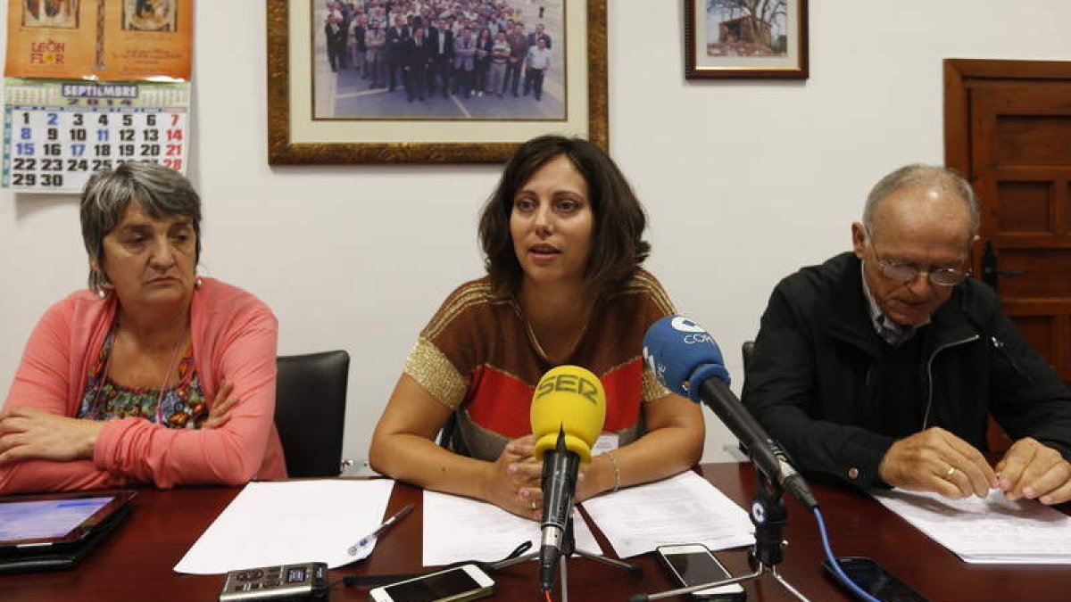 Luisa González, Helena Castellanos y Luis Rodríguez Aller, comparecieron en la Diputación.