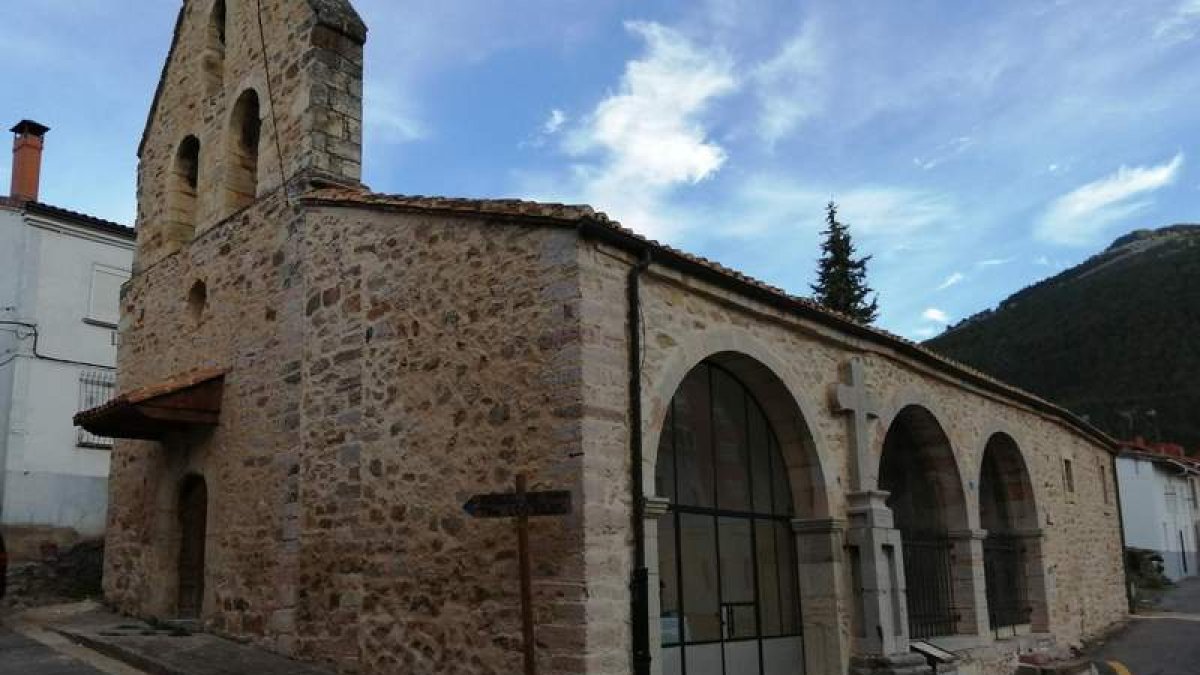 La iglesia de Santa María acogerá el futuro museo del Instituto Bíblico y Oriental de Cistierna. CAMPOS