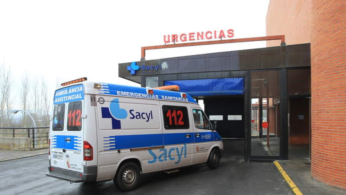Entrada de Urgencias en el Hospital del Bierzo.