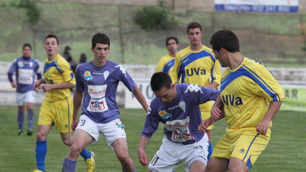 El equipo bañezano juega esta tarde en Villabalter.