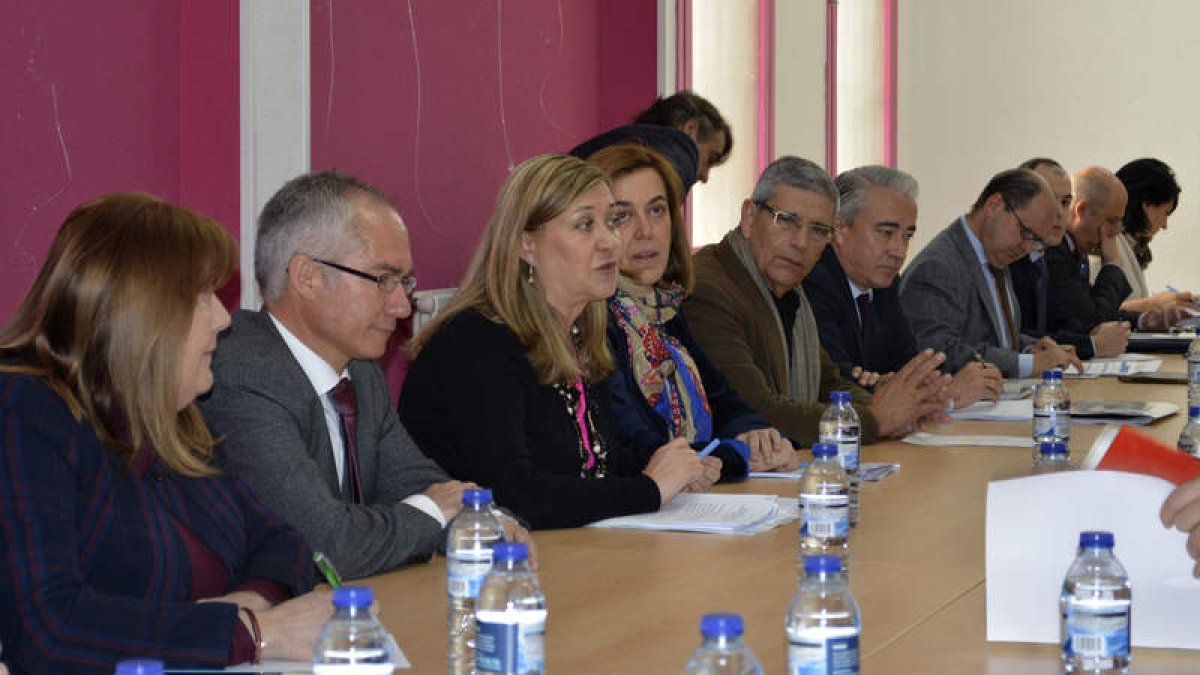La consejera presidió ayer la reunión del Plan de Dinamización de los Municipios en Guardo. A. ÁLVAREZ