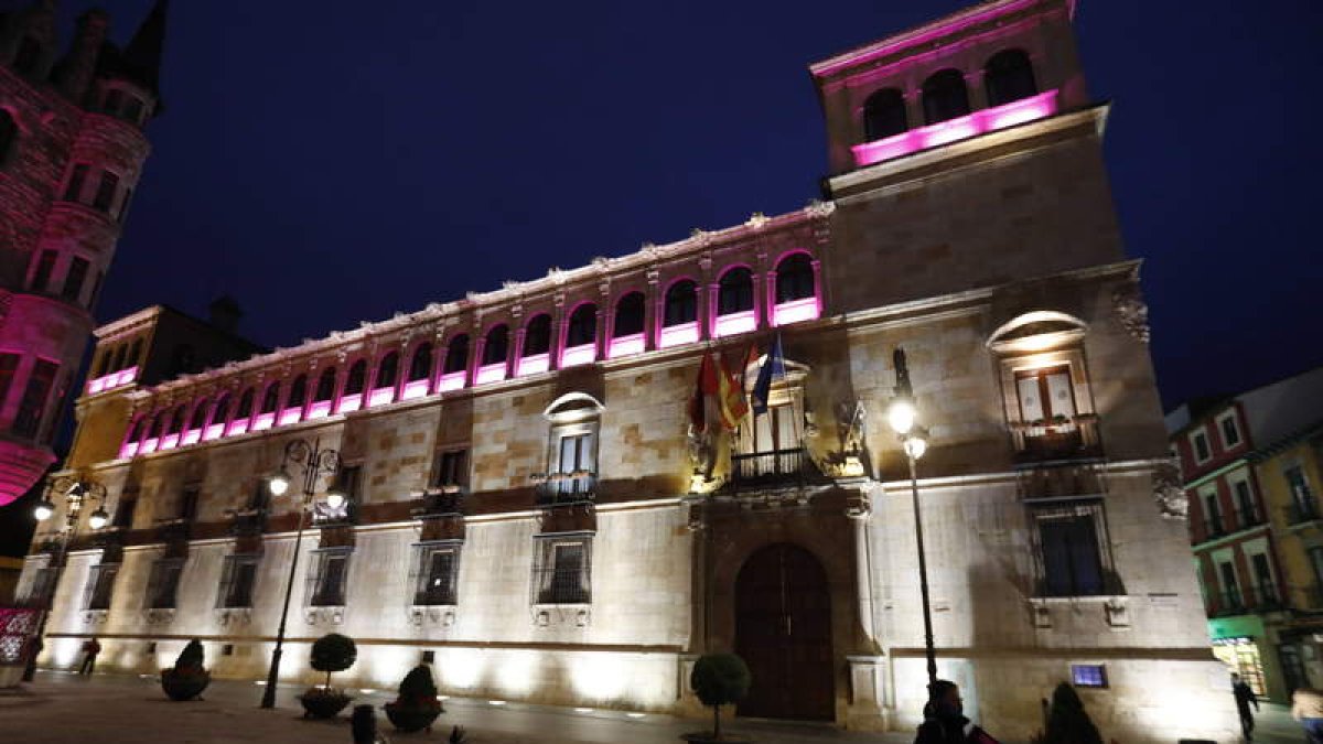 Palacio de los Guzmanes, sede de la institución provincial. MARCIANO PÉREZ