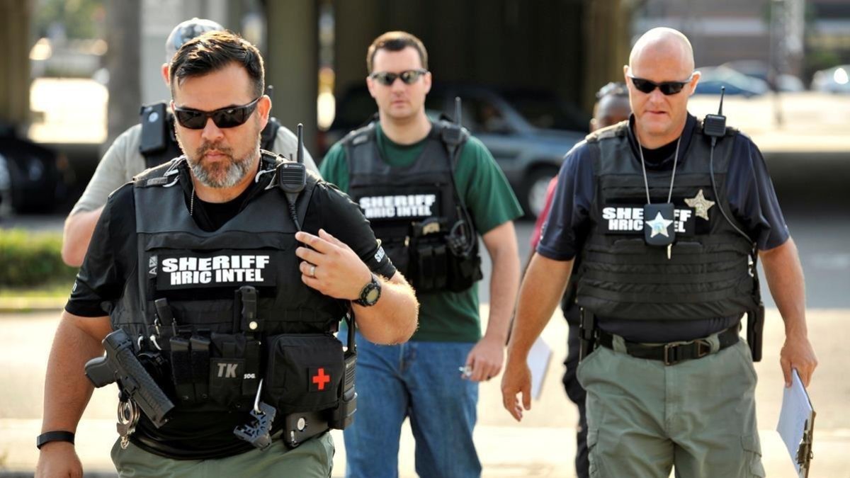 Agentes de policía llegan a la escena de un tiroteo en Orlando (Florida, EEUU)