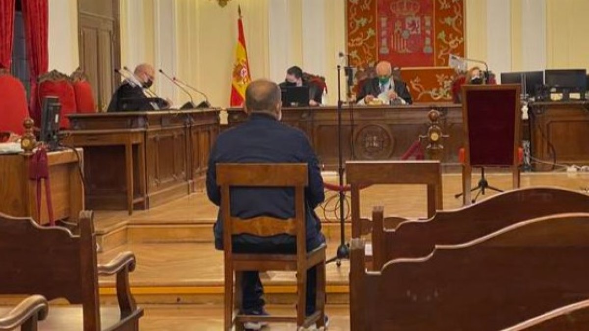 Imagen de un  juicio celebrado en la Audiencia el año pasado contra un varón acusado de abusos sexuales. DL