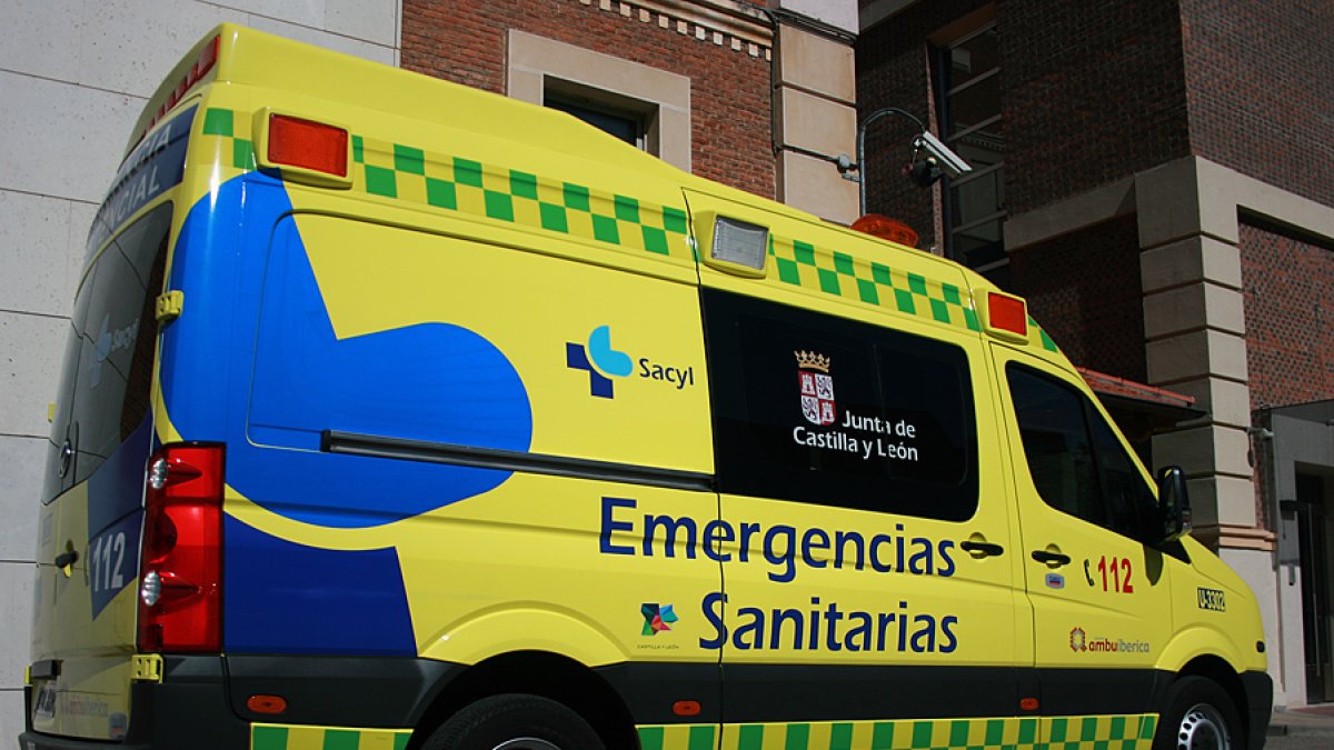 Una ambulancia del Sacyl. DL