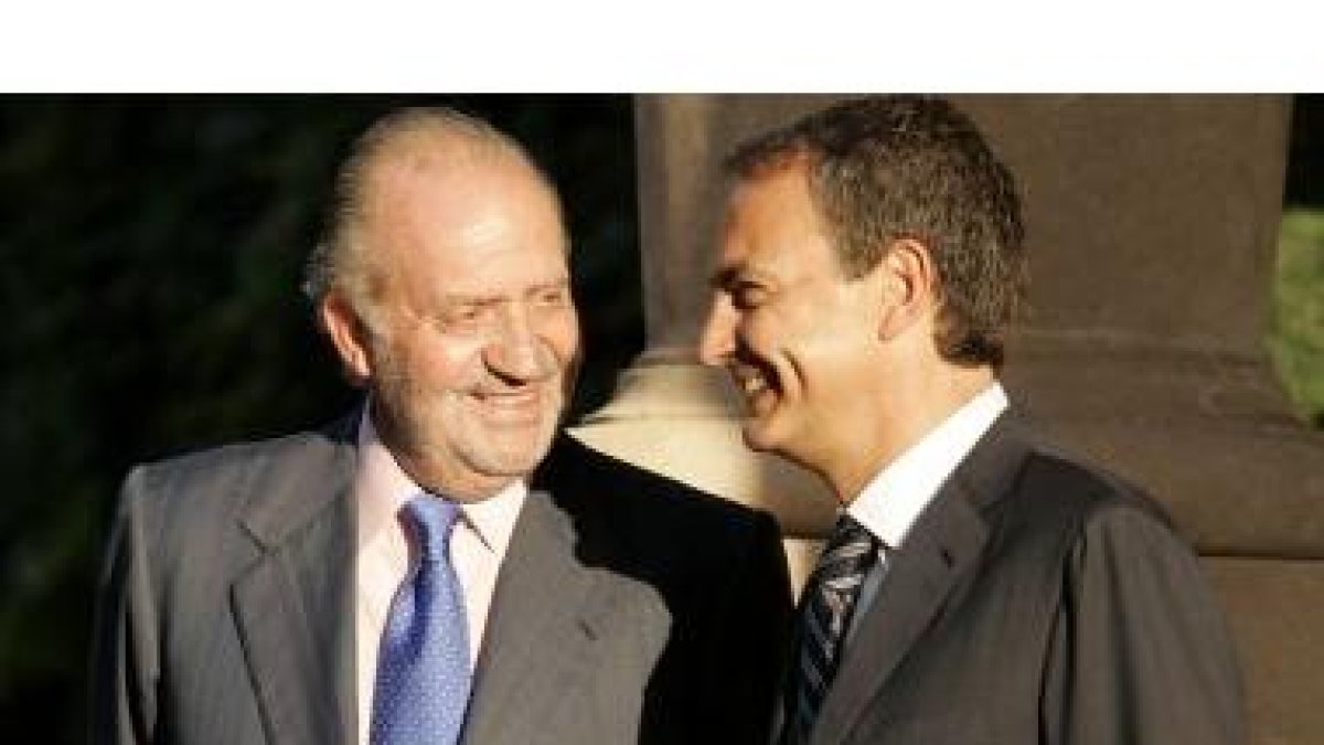 El Rey Juan Carlos recibe al presidente del Gobierno, José Luís Rodríguez Zapatero.