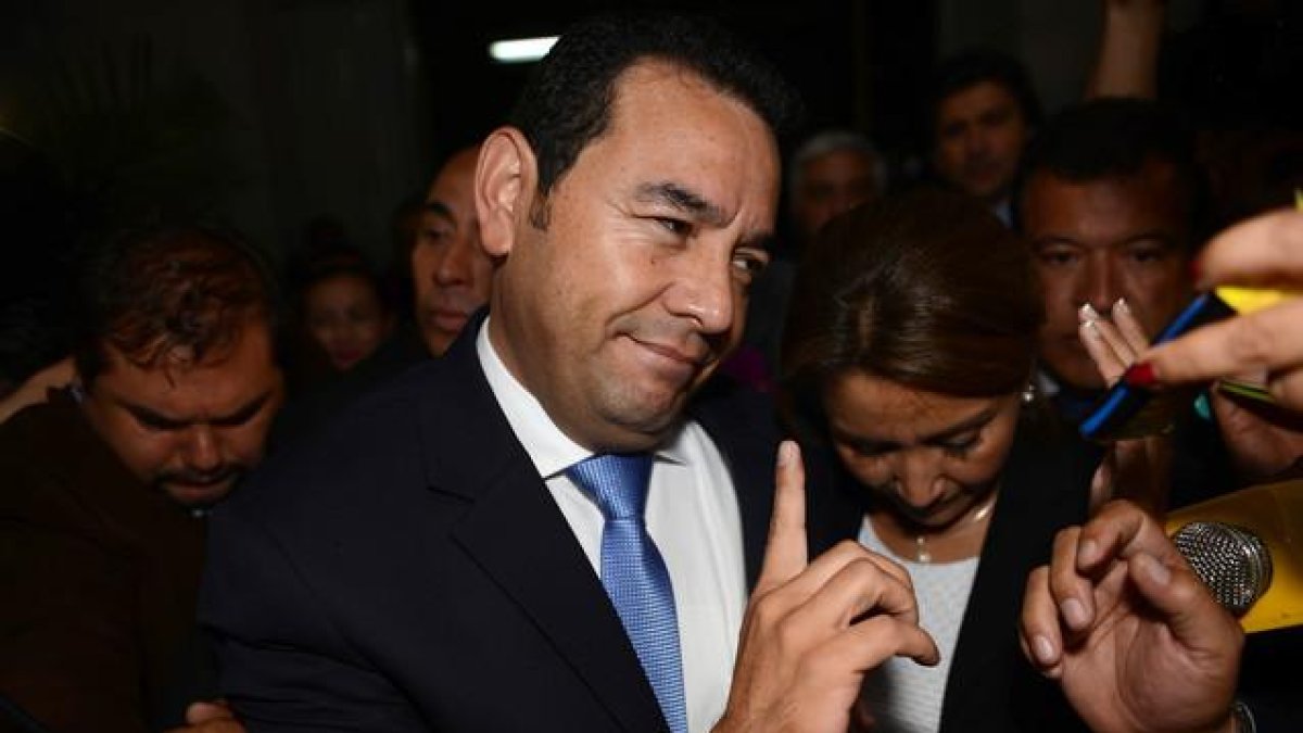 Jimmy Morales, el presidente electo de Guatemala, celebra su victoria.
