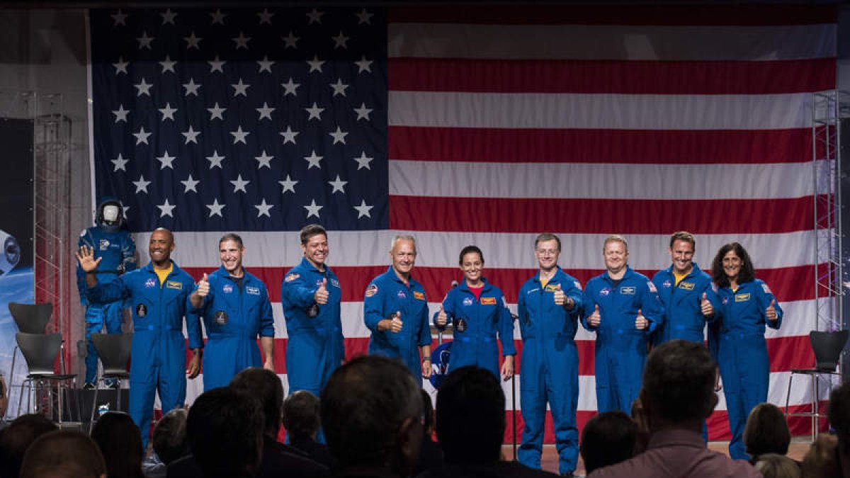 Los integrantes de la primera tripulación que viajará al espacio desde EE UU en siete años. BILL INGALLS