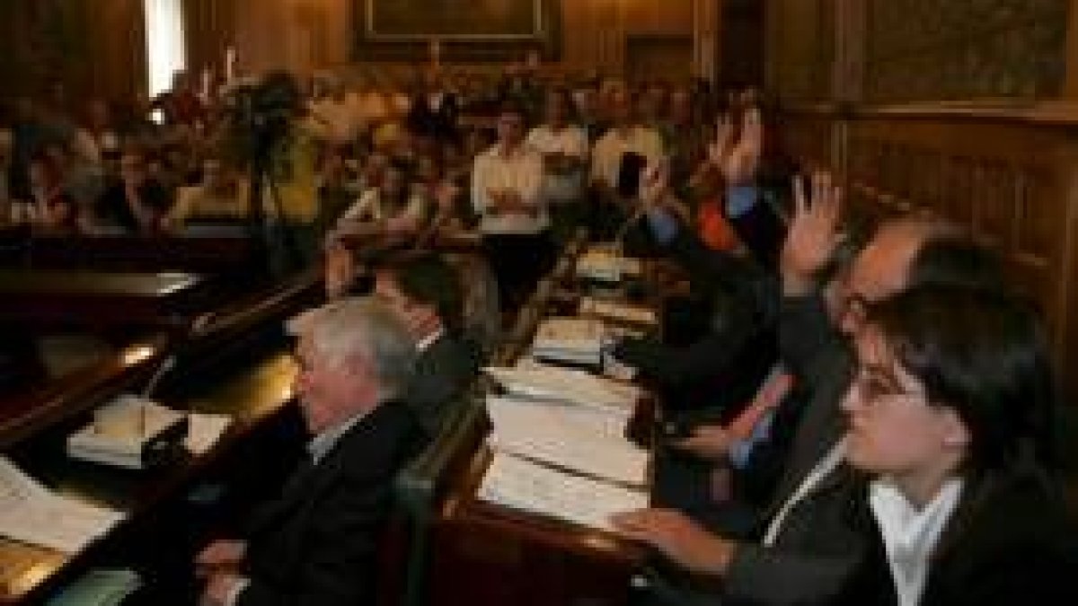 Momento de la votación a la moción del PSOE sobre la Ley de Montes