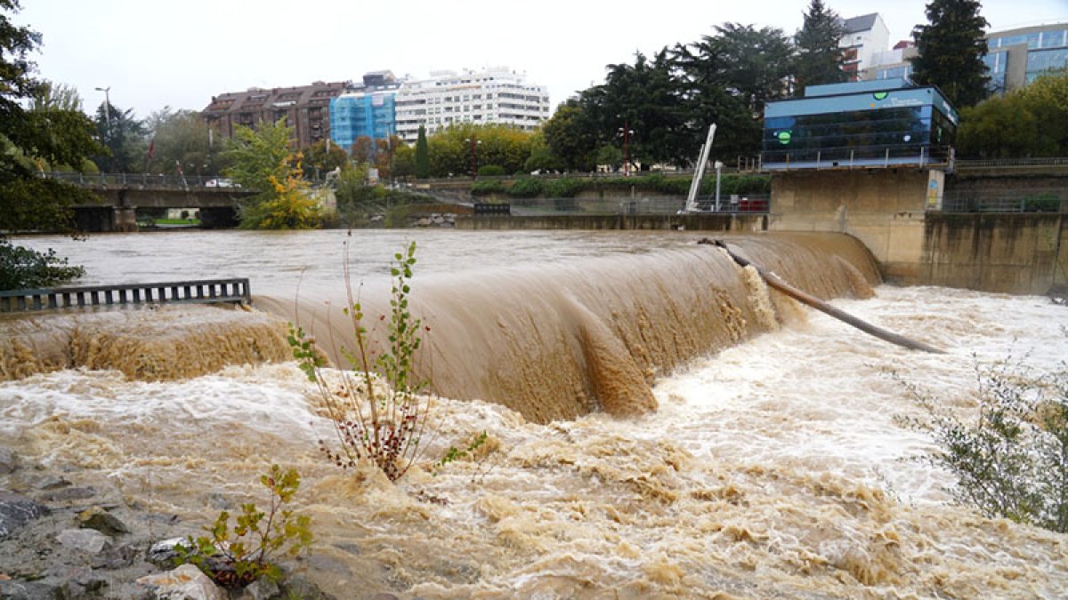 El río Bernesga, a su paso por León.  CAMPILLO / ICAL.