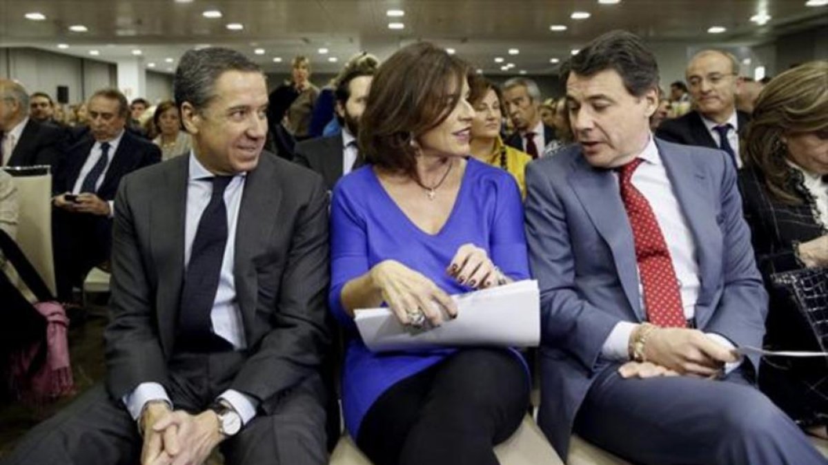 Eduardo Zaplana, Ana Botella e Ignacio González, en el Club Siglo XXI, el 2 de diciembre del 2013.