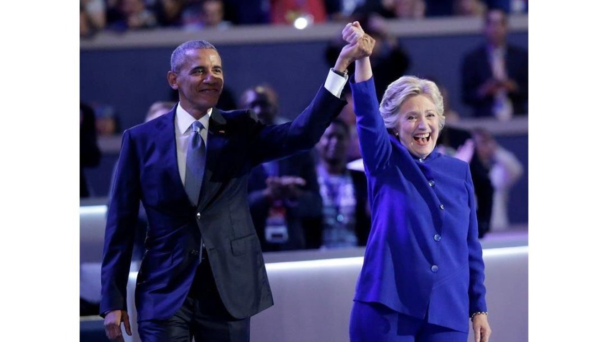 El presidente de Estados Unidos, Barack Obama, junto a la candidata a la presidencia de Estados Unidos por el Partido Demócrata, Hillary Clinton (d), ayer.