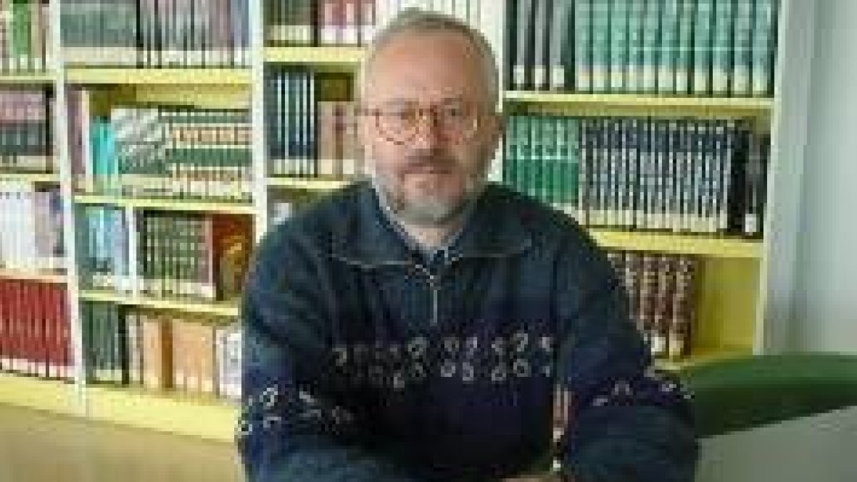 El secretario de la Academia de la Llingua Asturiana, Roberto González-Quevedo