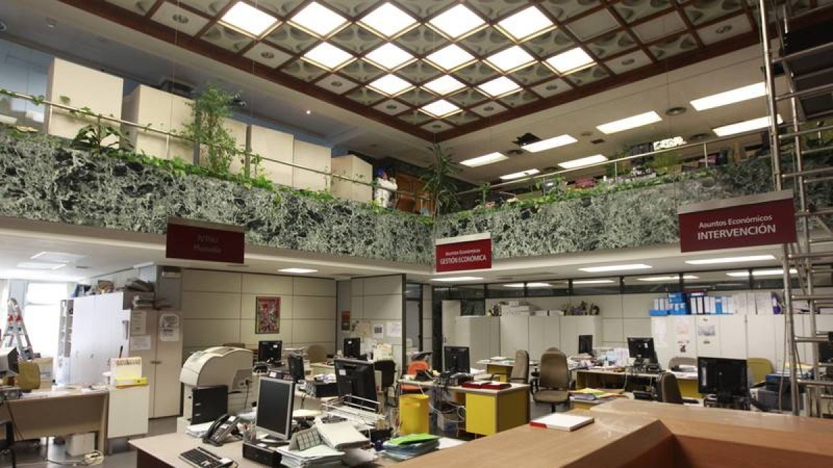 Oficinas del edificio central del Ayuntamiento en  Ordoño II