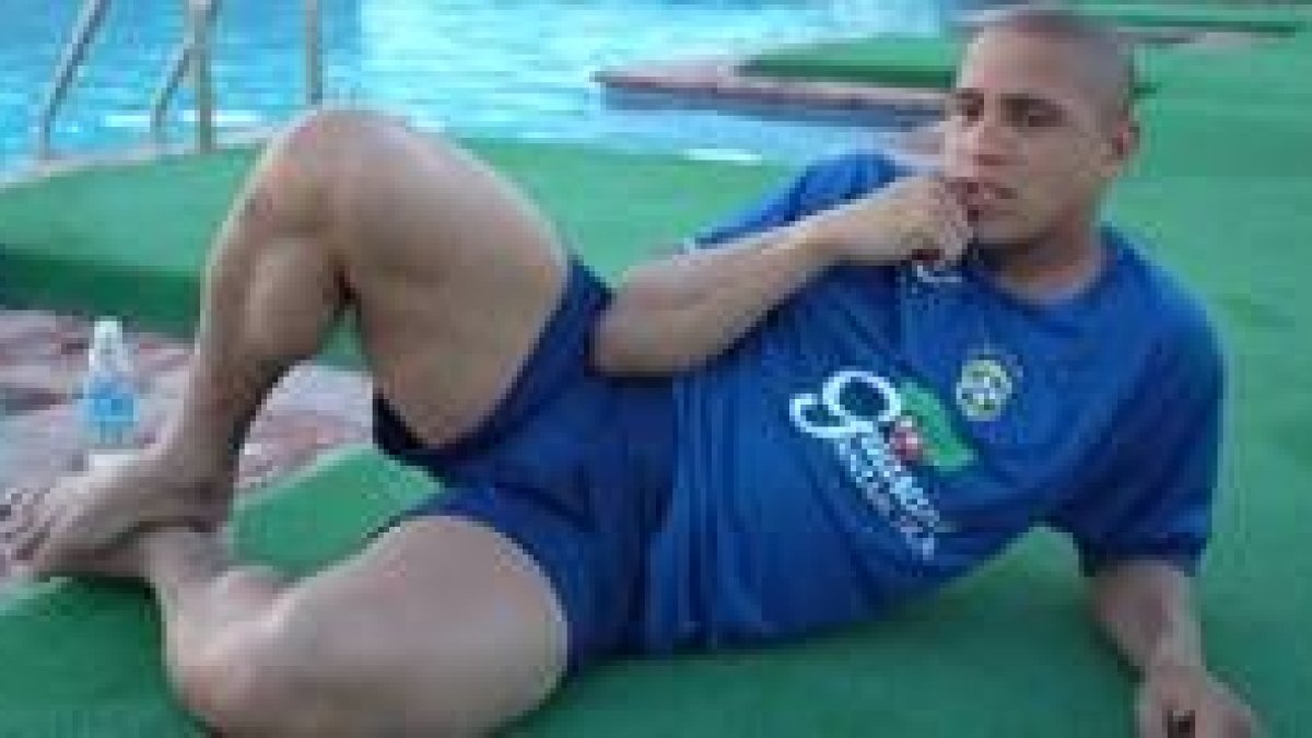 Roberto Carlos cambia el fútbol español por el turco