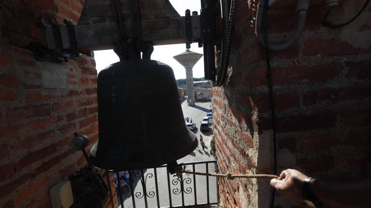 Las campanas de Villavante sonarán el día de San Isidro en honor a las labradoras. JESÚS F. SALVADORES