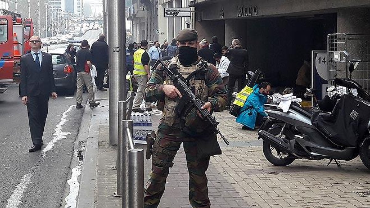 Ascienden a 20 los fallecidos en el atentado en el metro de Bruselas.