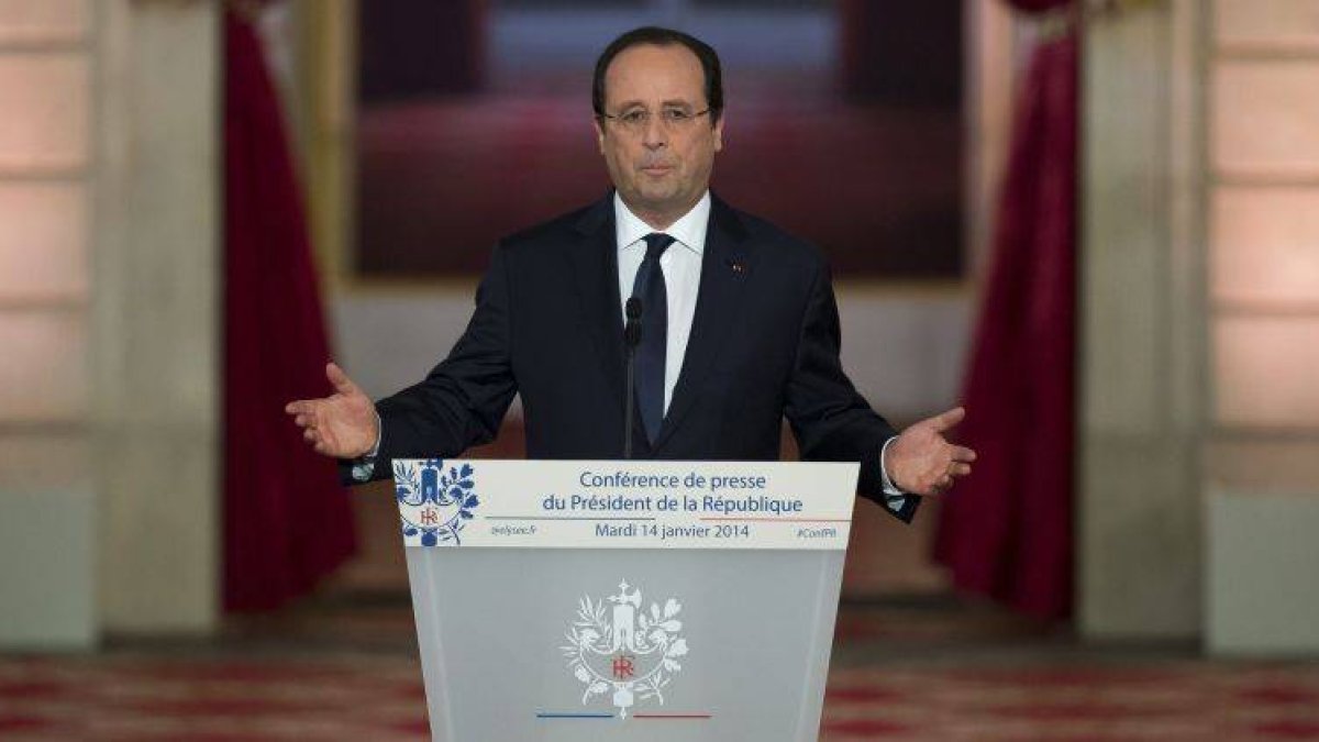 Hollande da la cara tras el escándalo de su presunta infidelidad.