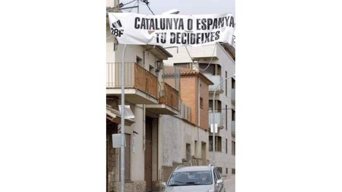 Pancarta en la localidad de Caldes de Montbui.