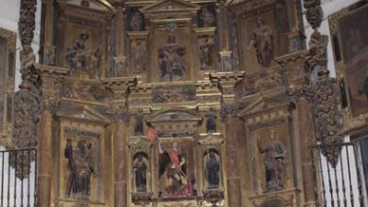 Una imagen del retablo central de la parroquia de San Miguel, que será restaurado próximamente