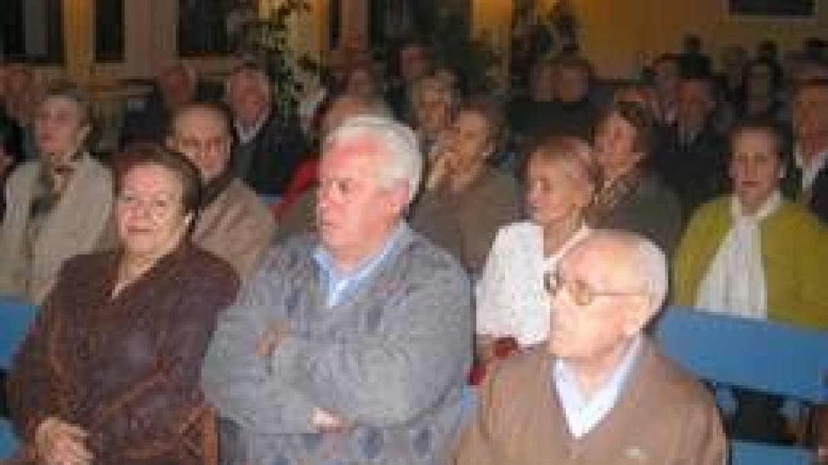 El centro de día de Cistierna acogió la primera charla sobre pensiones contributivas