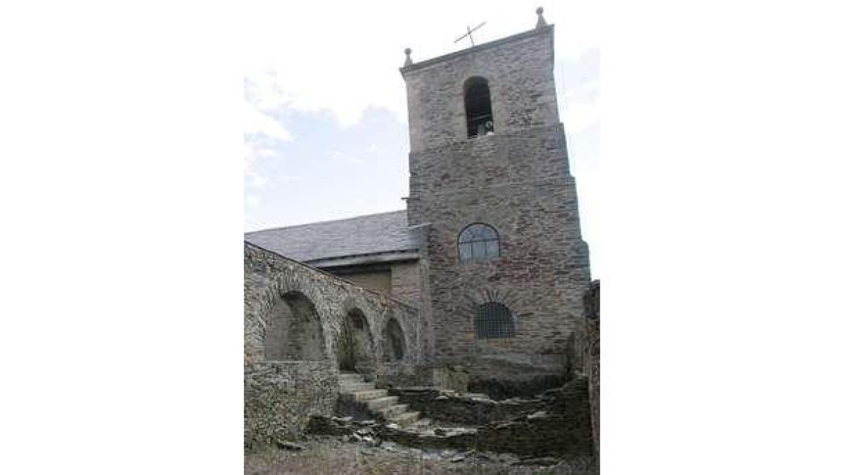 Imagen de archivo de la torre del Santuario de la Virgen de La Peña
