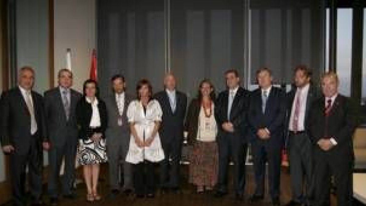 Fernández Santiago, junto a otros presidentes parlamentarios, en la expo de Zaragoza