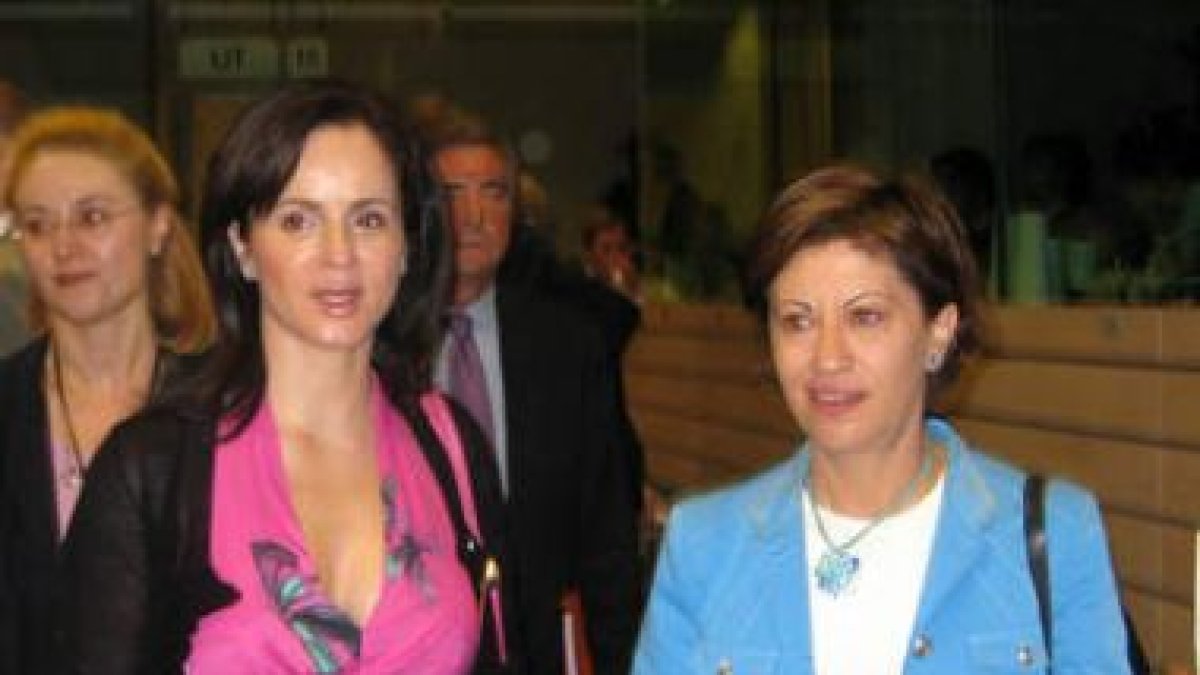 La consejera de Agricultura y Ganadería, Clemente, con la ministra de Agricultura, Espinosa.