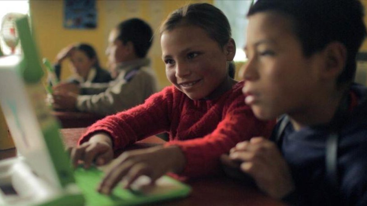 Estudiantes de Vista Alegre, en el departamento de Cajamarca, en Perú, en una imagen tomada en el rodaje del corto ‘Bienvenidos’.