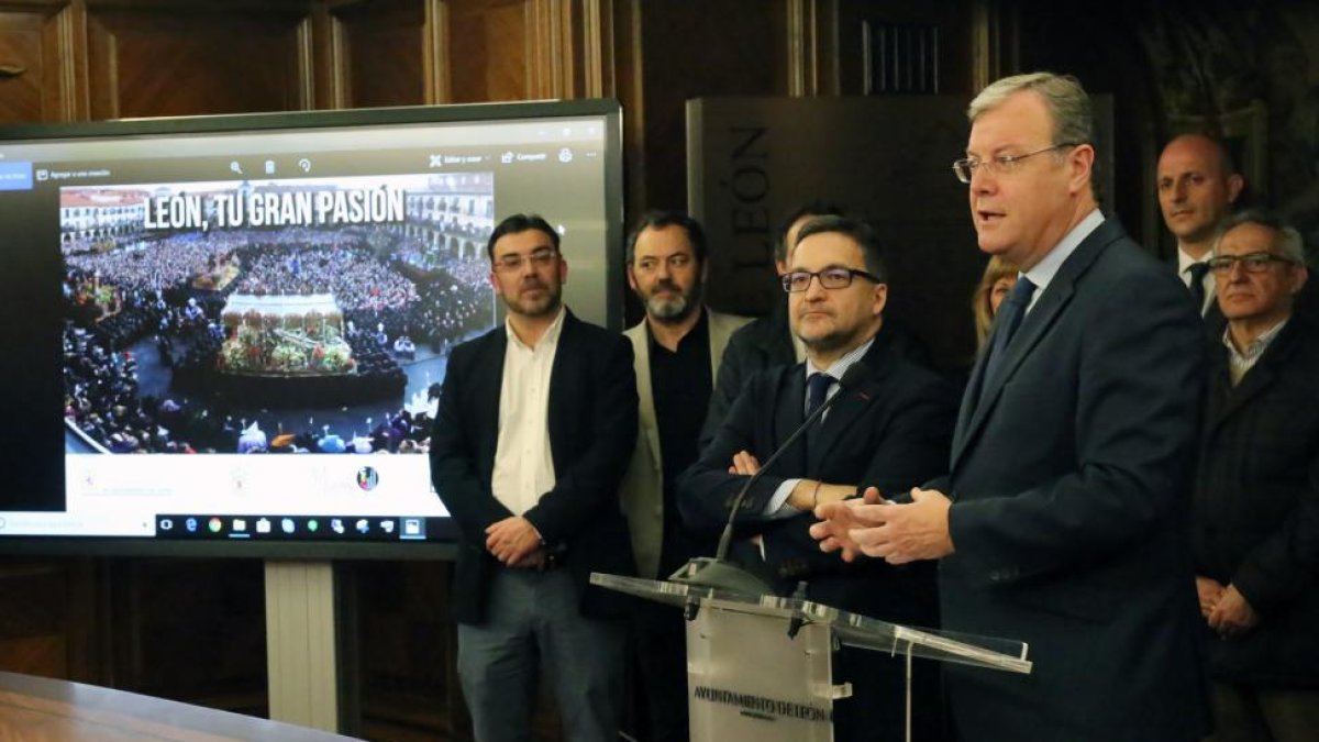 El alcalde durante la presentación de la campaña de Semana Santa que se desarrollará en el metro de Madrid.