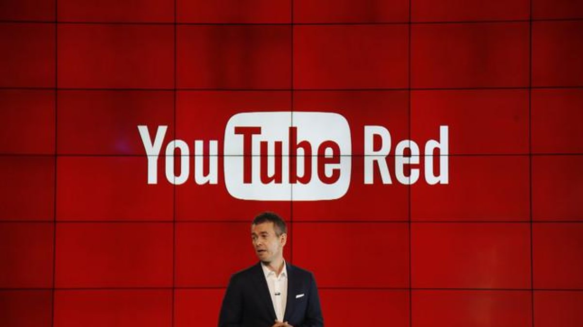 Robert Kyncl, responsable de Youtube, presenta servicios de pago de la plataforma de vídeos, este miércoles.