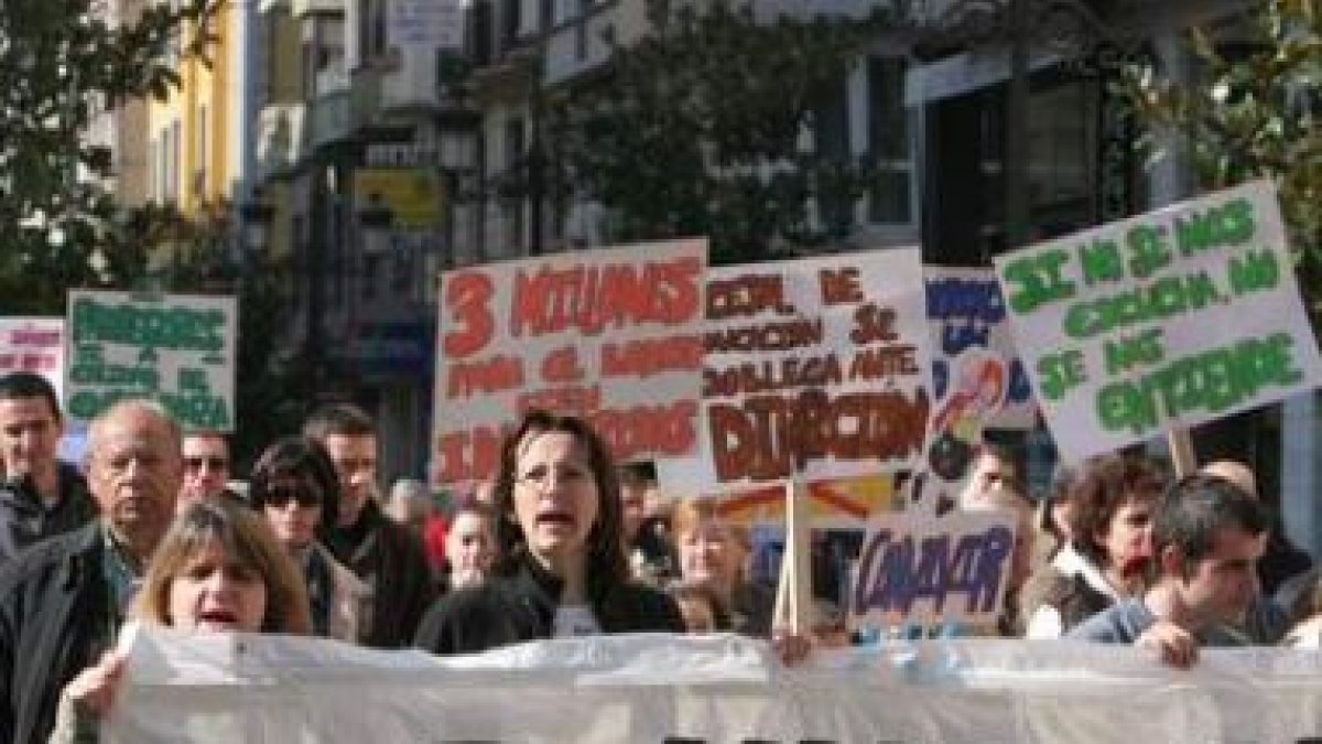 Más de 300 personas recorrieron las calles ponferradinas por la convocatoria de los padres del Flore
