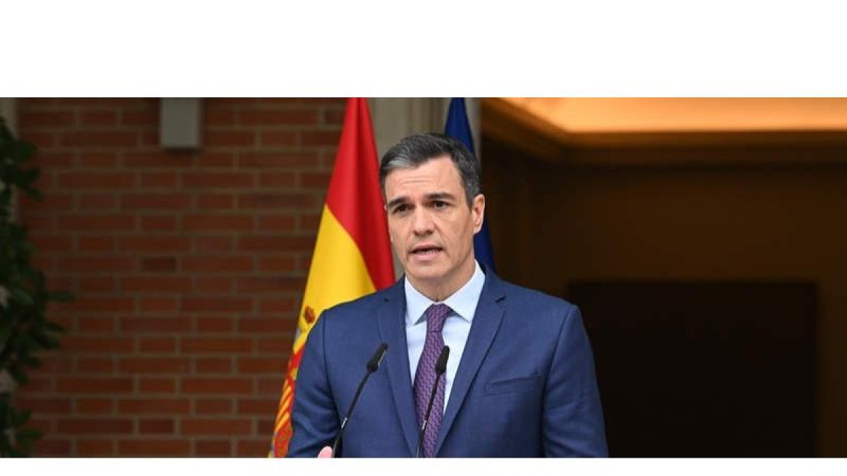 Sánchez, al anunciar ayer el adelanto de las elecciones generales a julio. EFE