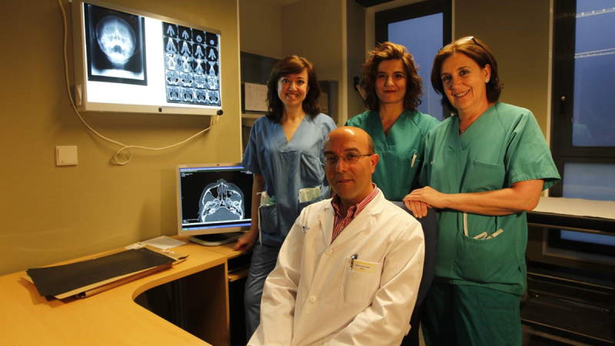 El equipo de Cirugía Maxilofacial: Carmen Pérez Herrero, Lara Domínguez Cuadrado, Mercedes Prieto Prado y Damián Alonso Vaquero.