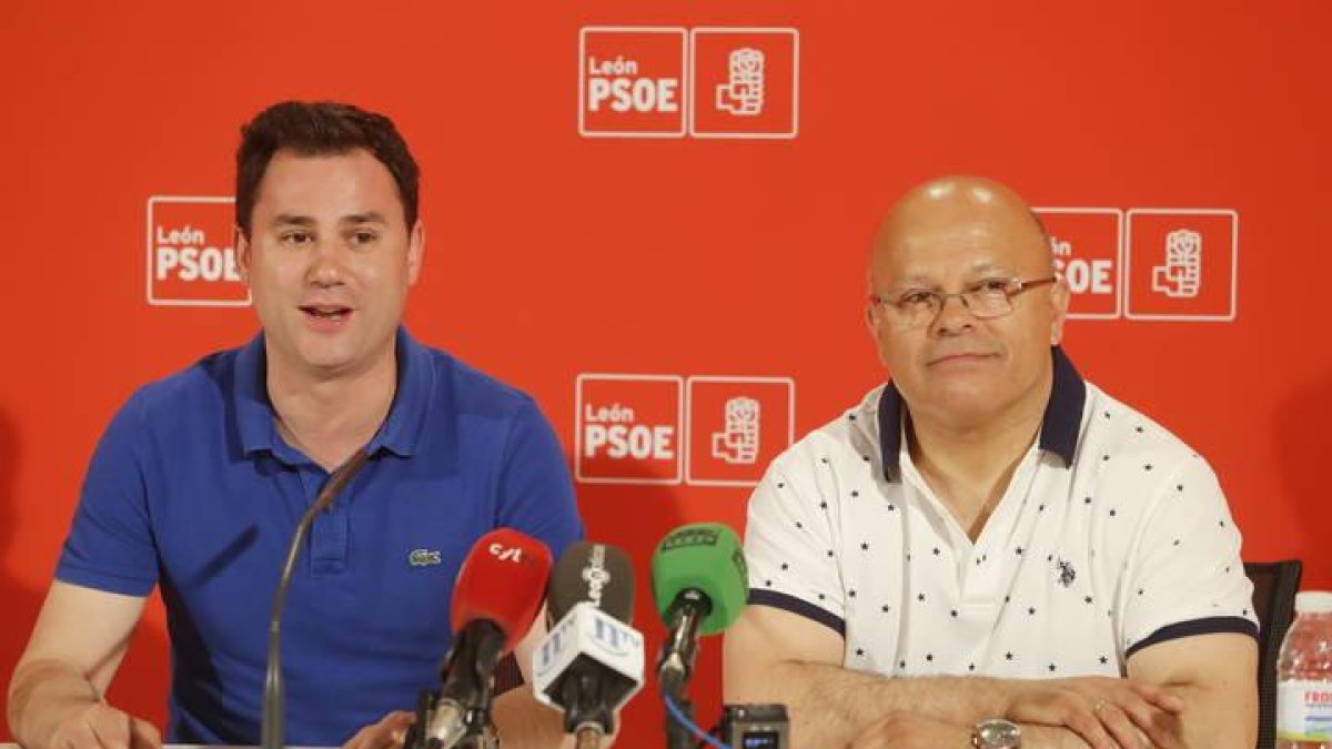 Javier Alfonso Cendón y el nuevo subdelegado del Gobierno, Faustino Sánchez Samartino, esta mañana en rueda de prensa