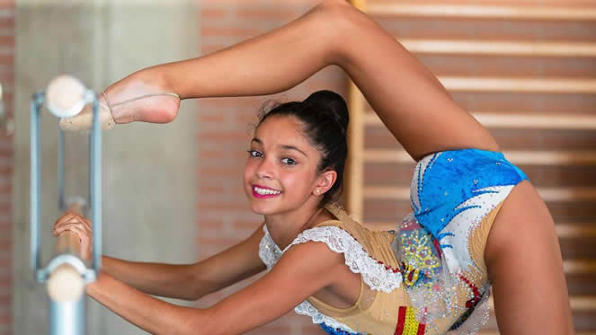 La gimnasta leonesa Paula Serrano. REDACCIÓN