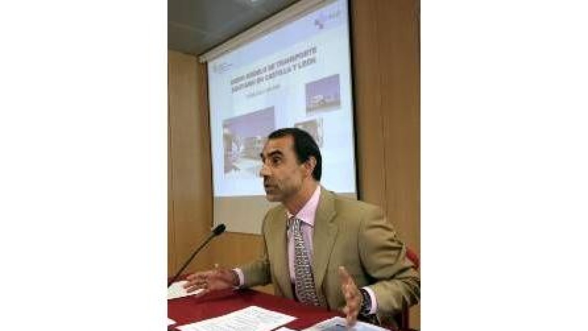 César Antón presentó las novedades del transporte sanitario urgente