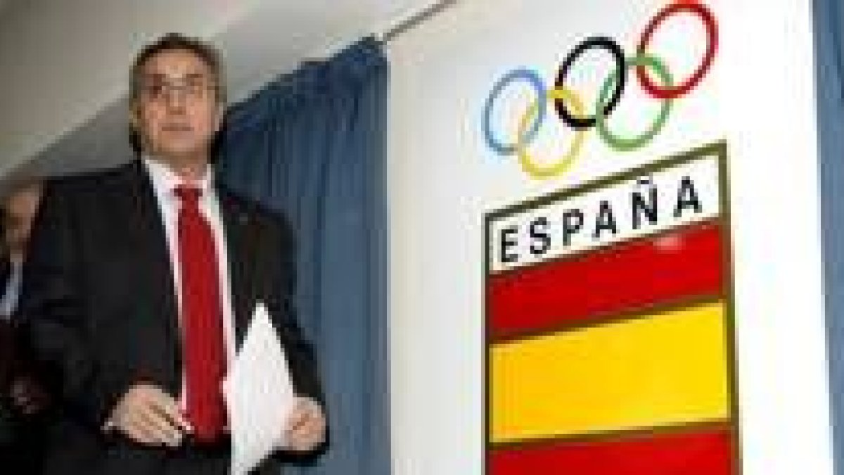 El presidente del Comité Olímpico Español, Alejandro Blanco, momentos antes de su comparecencia