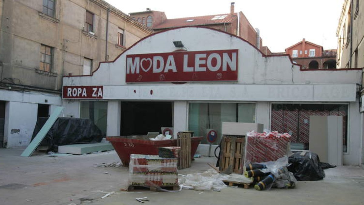 El Foster’s Hollywood se ubicará en el antiguo local de Ezpeleta, donde el último negocio fue un bazar chino.