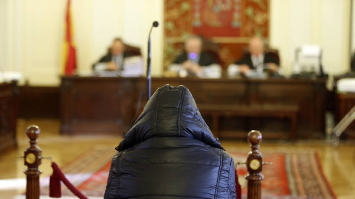 Un momento de un juicio celebrado en la Audiencia Provincial de León. DL