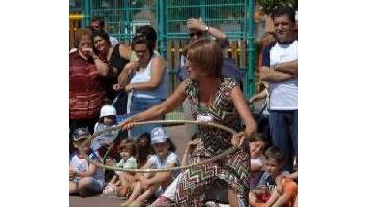 El teatro urbano anima cada día el abiente festivo de las calles de León