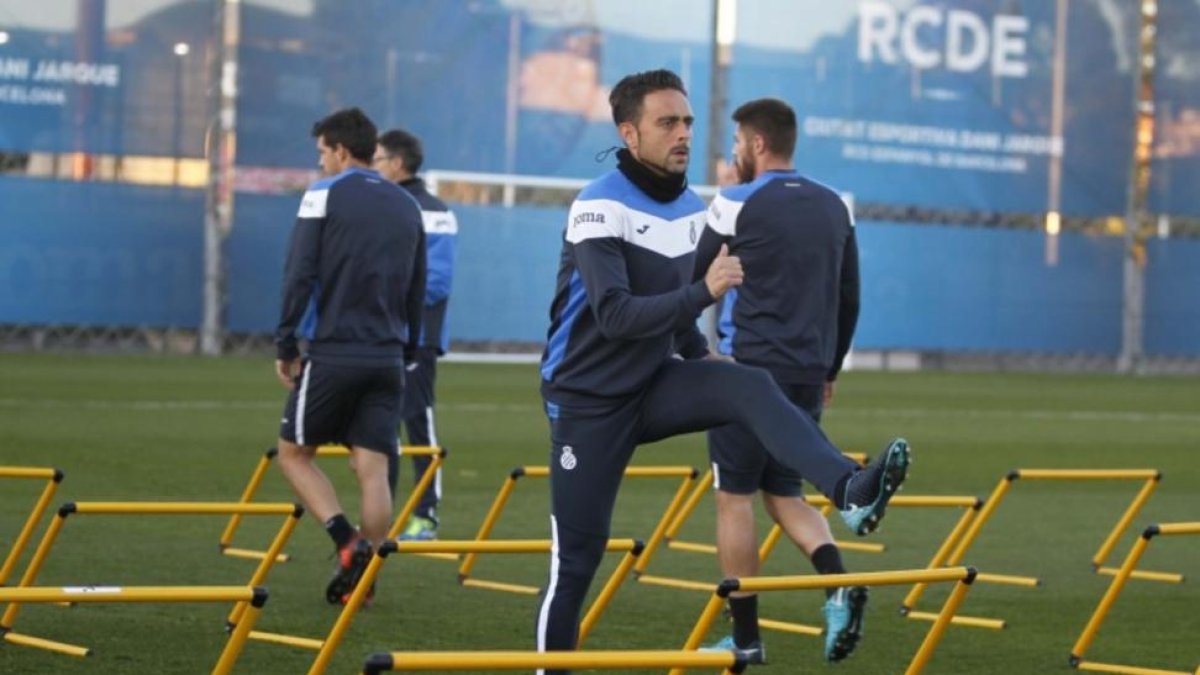 Sergio García, en primer plano, en un entrenamiento del Espanyol.