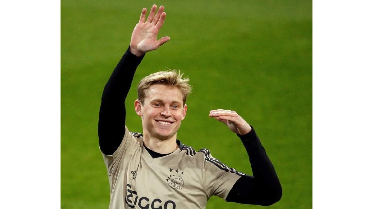De Jong se despidió del Ajax con un emotivo vídeo. SEBASTIÁN MARISCAL