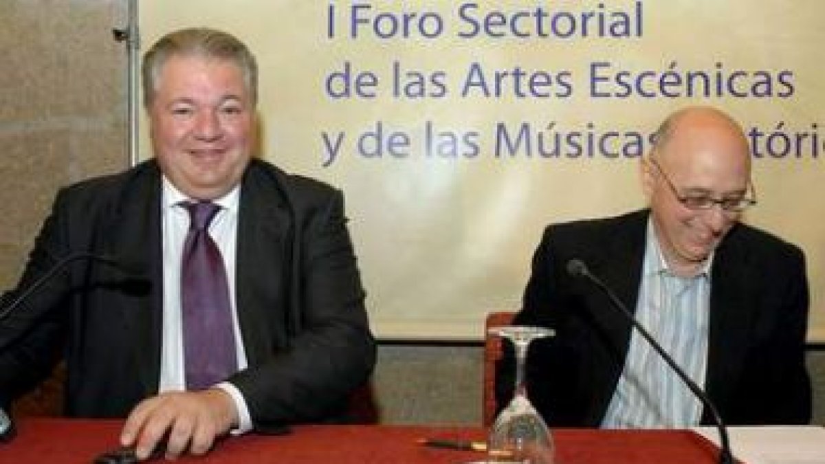 El ex director general del Inaem, Juan Carlos Marset, junto a Emilio Moreno, del grupo Concierto Esp
